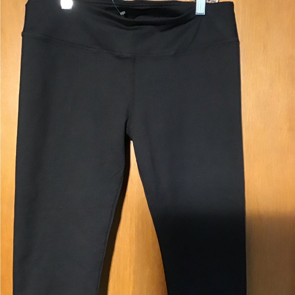 NEW Fabletics High-Rise Legging capri’s - M/8